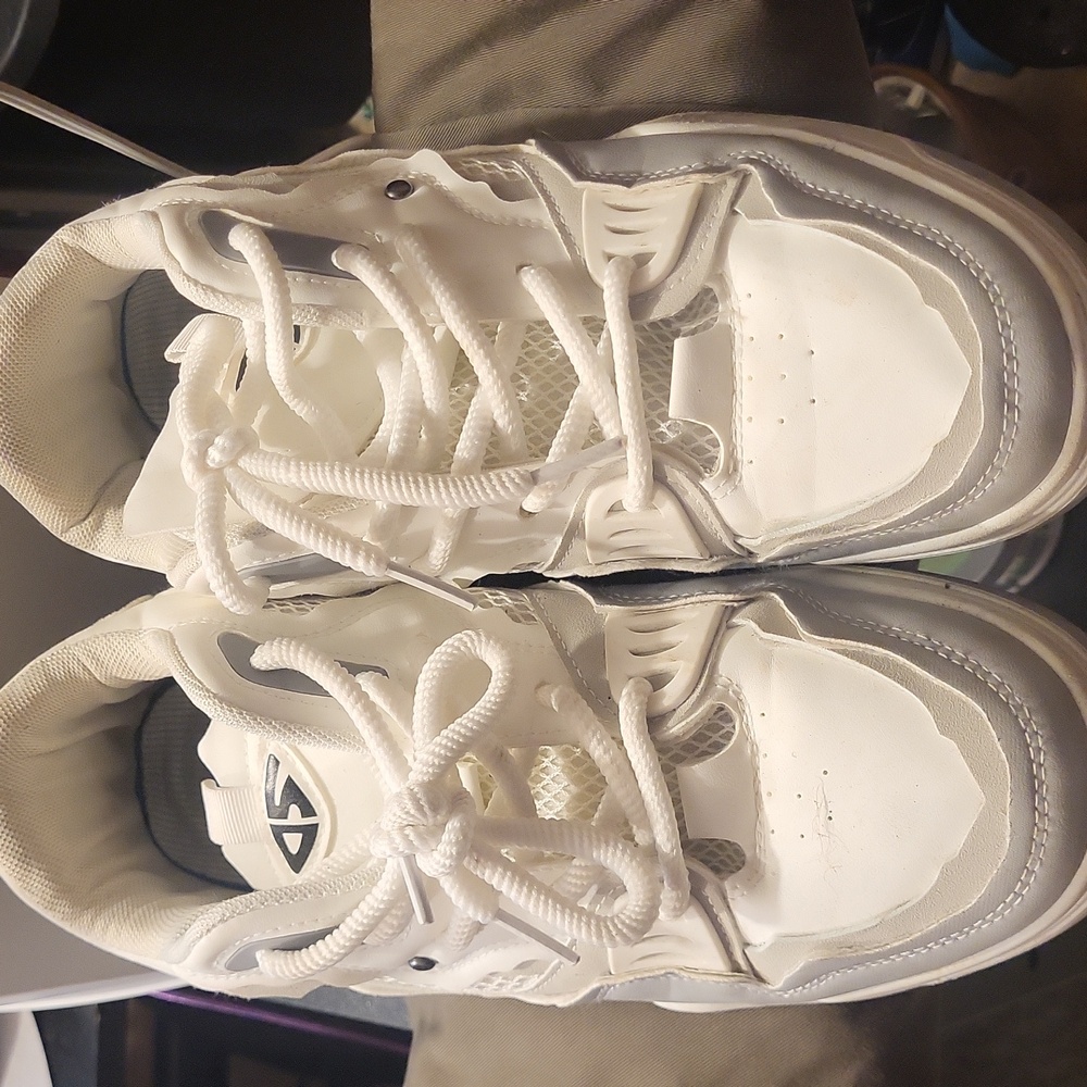 White DS Kicks